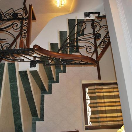 Hotel Vila Sigal Корча Экстерьер фото