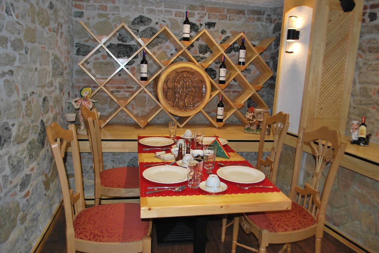 Hotel Vila Sigal Корча Экстерьер фото